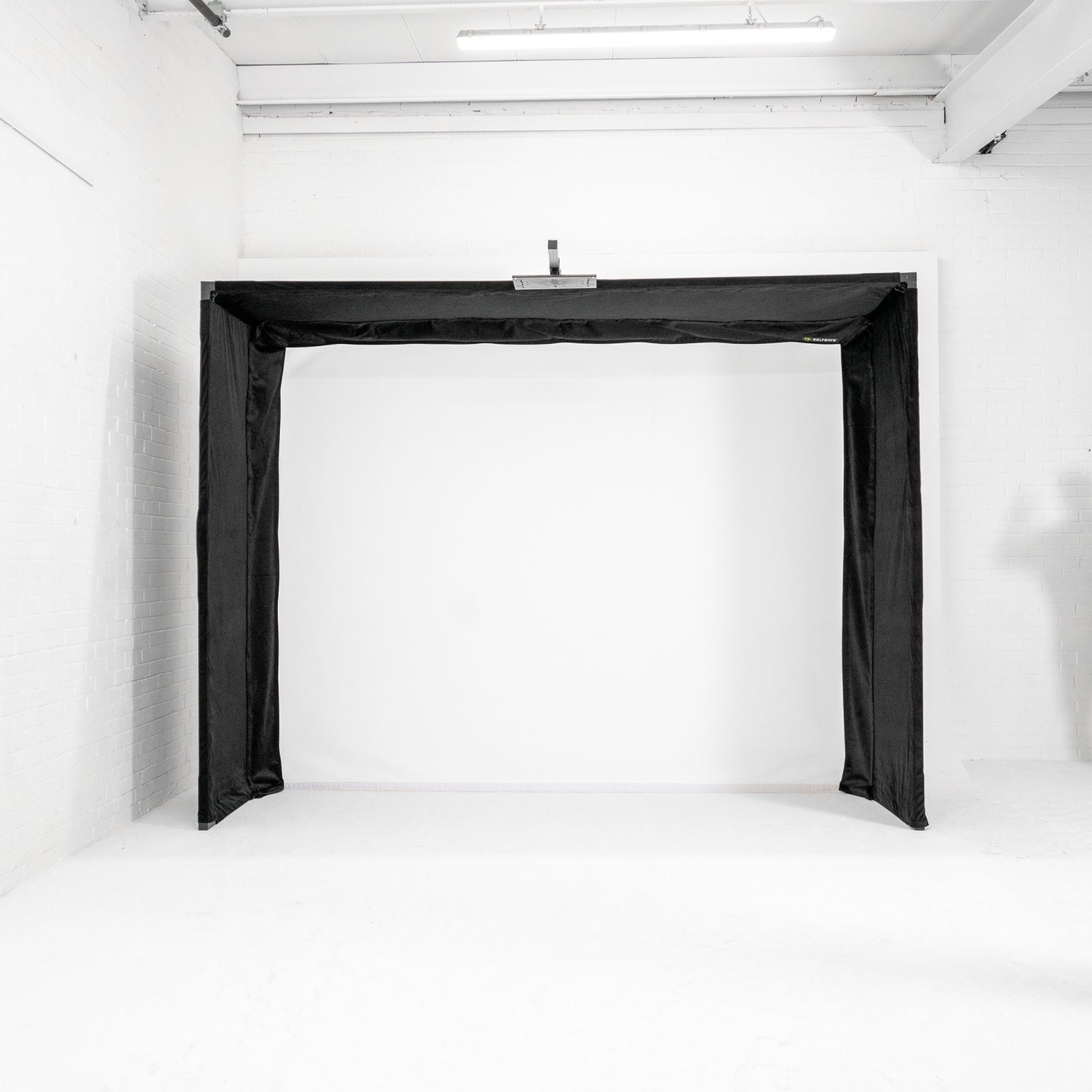 GolfBays Lux golf simulator slaginnhegning